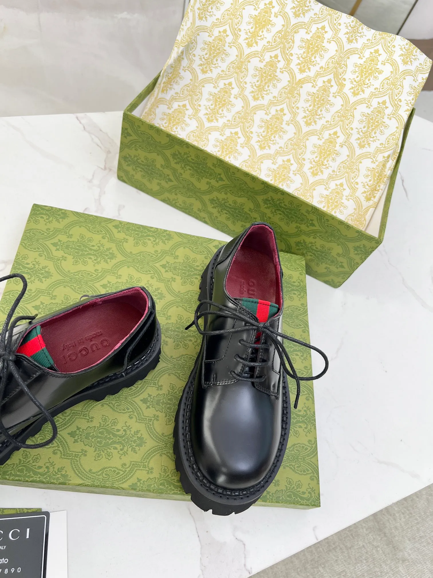 👟👟Ex-factory price 500👟👟 New arrival! 2024 latest version of GUCCI versatile strappy loafers, heel height: 5cm, fabric: first layer cowhide/open edge beads, lining/foot pads: sheepskin lining.  The outsole is made of foam outsole. Color: black/ancora red. Size: 35-41